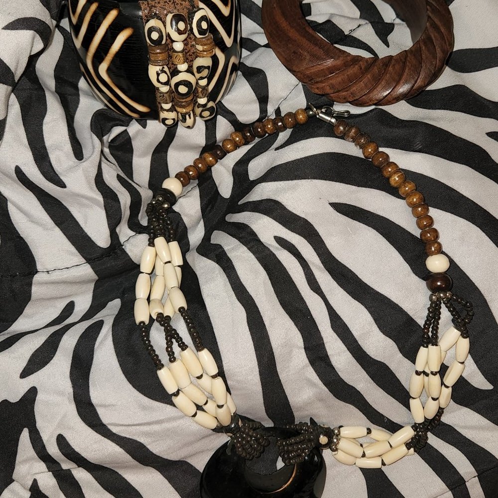 African  Style Choker Necklace. 2 Bracelets